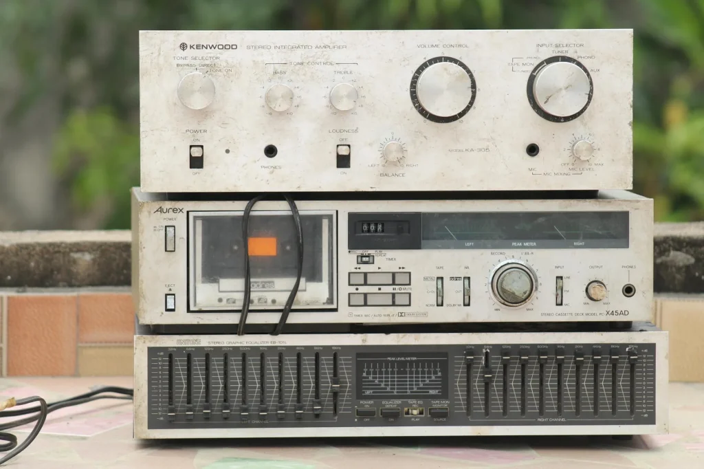 Hi-fi audio rack with amplifier and source components — best DACs under £200