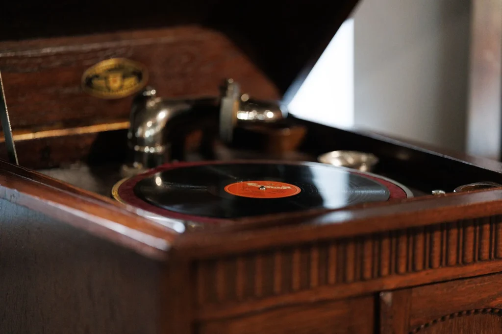 Vintage record player showing the early history of hi-fi audio